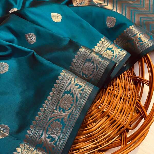 ELEGANT NAVY BLUE BANARASI SOFT SILK STRAWBERRY SAREE