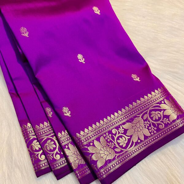 Baigani Banarasi Soft Silk Booti Saree
