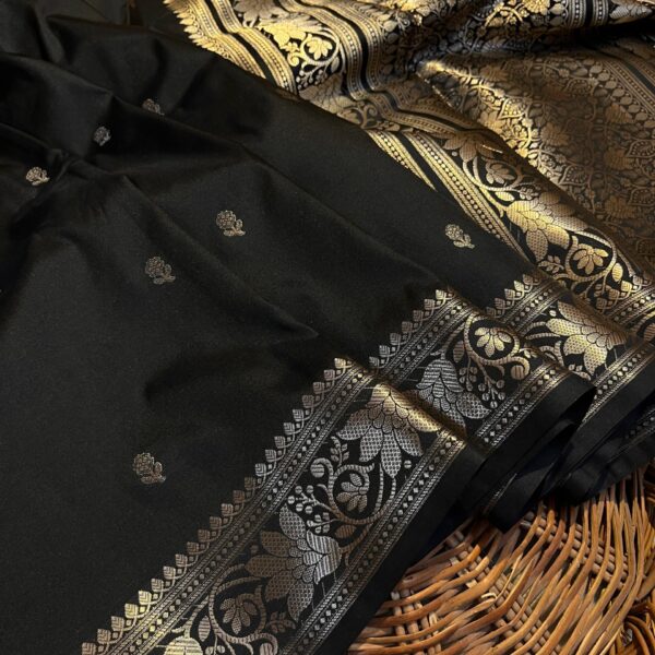 Black Darling Banarasi Soft Silk Booti Saree